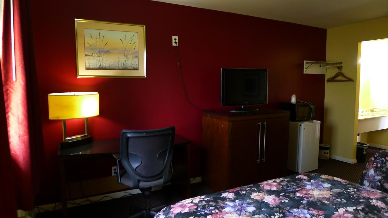 Relax Inn Watertown 워터타운 외부 사진